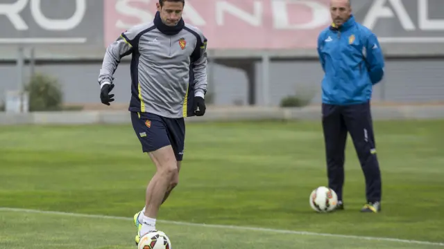 Popovic observa a Rubén en un entrenamiento