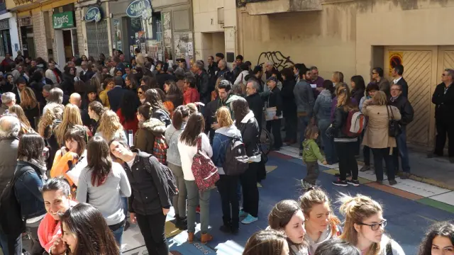 Concentración en Huesca contra la implantación de Magisterio en la USJ