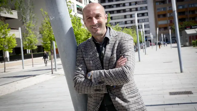 Ranko Popovic, frente a las oficinas del Real Zaragoza