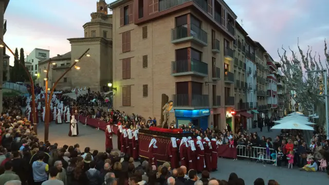 Procesión del santo Entierro en Barbastro, en una imagen de archivo.