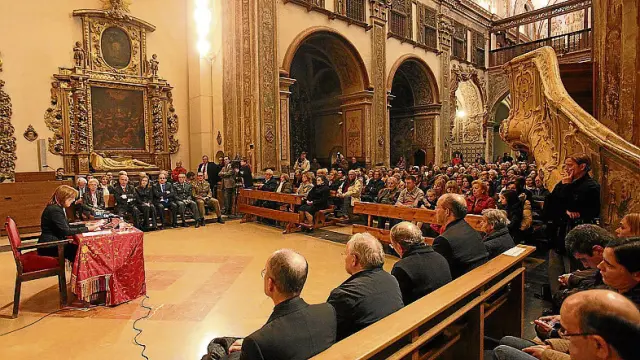 Ana Alós pronuncia su pregón en el interior de Santo Domingo. R. Gobantes