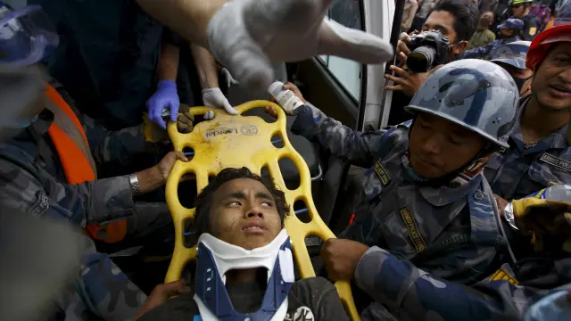 Pema Lama, el chico de 15 años rescatado este jueves entre los escombros
