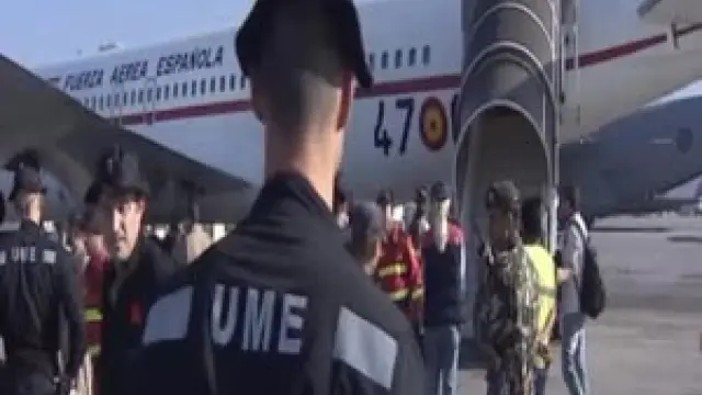 Llegan a Nepal 46 soldados de la UME