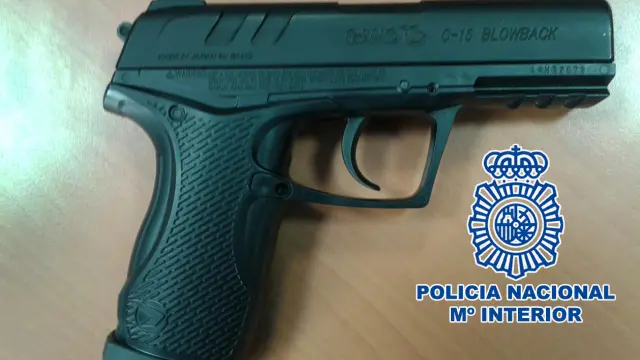 Pistola 'simulada' que portaba el detenido en Teruel