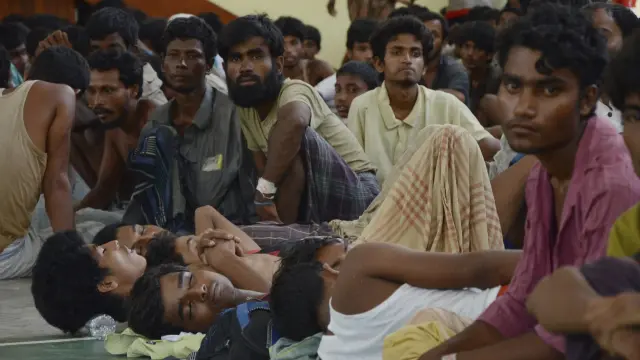 Algunos de los inmigrantes rohingyas rescatados este lunes en Malasia