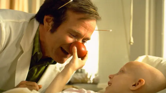 Fotograma de la película 'Patch Adams', protagonizada por Robin Williams.