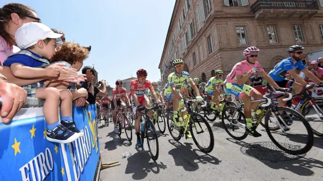 Salida de la etapa del Giro de Italia