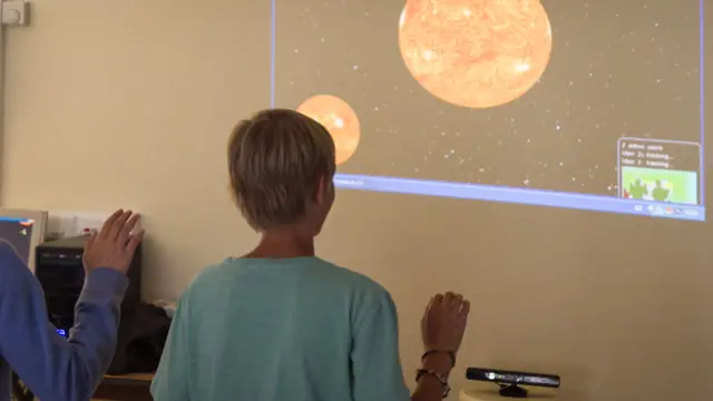 Los alumnos del Juan de Lanuza utilizan el programa de estudio del sistema solar en 3D