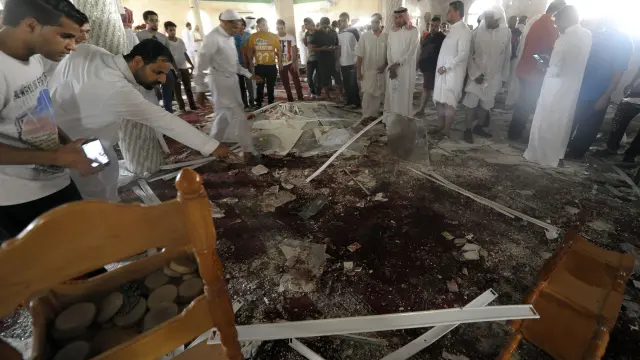 Imágenes de la mezquita donde se ha producido el atentado suicida