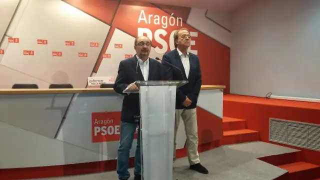 Javier Lambán y Carlos Pérez Anadón, en la sede del PSOE
