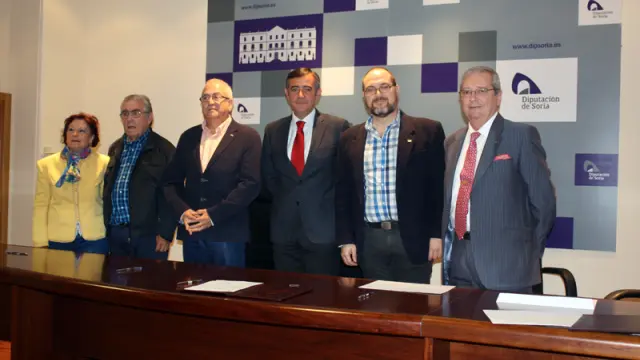 El presidente de la Diputación de Soria, Antonio Pardo , ha firmado este lunes los cinco convenios de colaboración