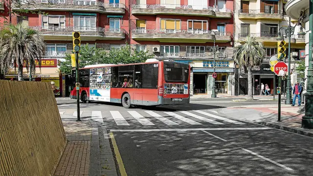 Dos líneas de bus urbano tendrán prioridad semafórica como el tranvía en diez cruces