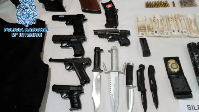 Fotografía facilitada por la Policía Nacional que ha desmantelado un grupo internacional de traficantes de armas.