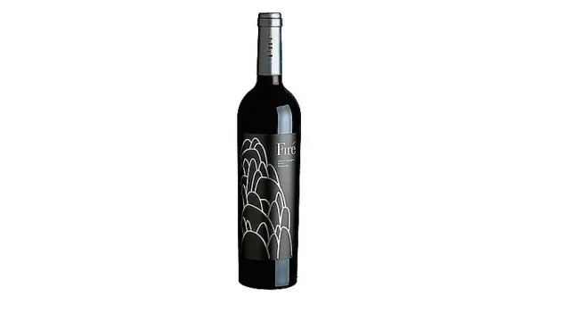 Es un vino con una gran potencia de aromas y sabores, con predominio de las frutas rojas y negras.