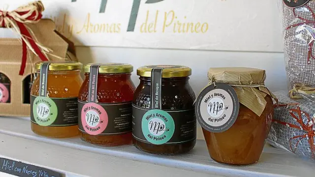 La empresa ofrece miel de distintas variedades además de polen, jalea real y propóleos.