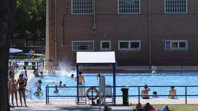 Una de las piscinas municipales de Zaragoza, este sábado
