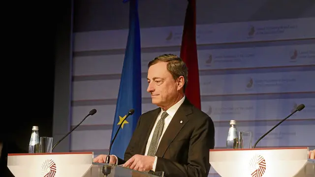 El Banco Central Europeo, que preside Mario Draghi, pide a España nuevas reformas laborales.