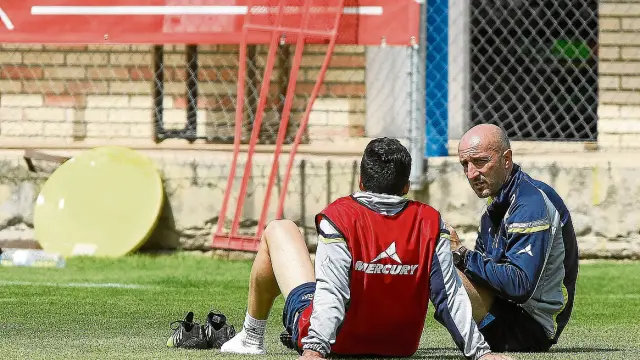 Popovic provocó ayer una conversación de casi un cuarto de hora a solas con Pedro, ambos sentados sobre la hierba, al término del entrenamiento del equipo en la ciudad Deportiva.