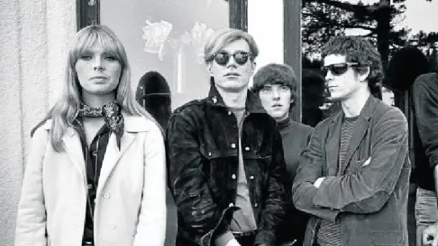 Detalle de una famosa foto con Nico, Andy Warhol y Lou Reed.