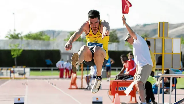 José Antonio Izquierdo, durante el concurso de salto de longitud.