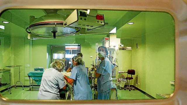 Una sala hospitalaria de quirófanos.