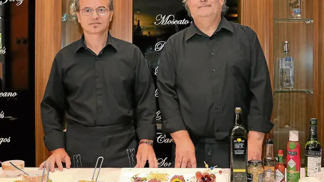 Fernando Mallenco y Jesús Miguel Arlés, en el restaurante Palomeque.