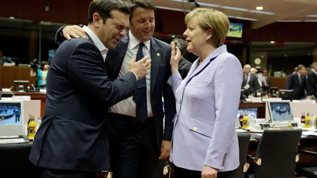 Merkel habla con Tsipras y Renzi