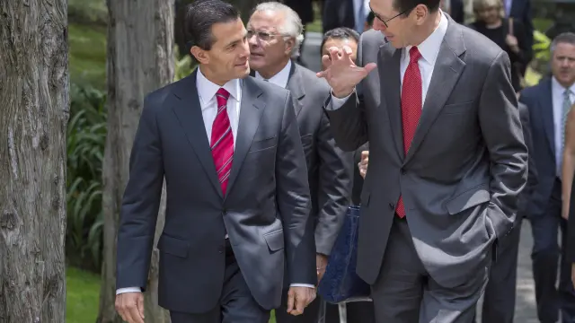 El presidente de México, Peña Nieto (a la izquierda) en una imagen tomada este jueves.