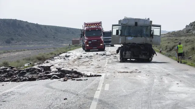 Carretera cortada tras el accidente.