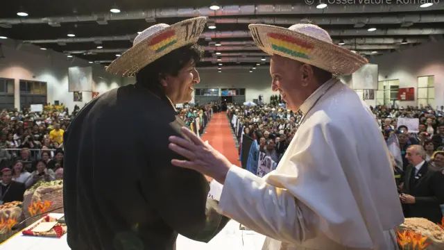 Foto de Evo Morales y el Papa cedidas por L´Osservatore Romano