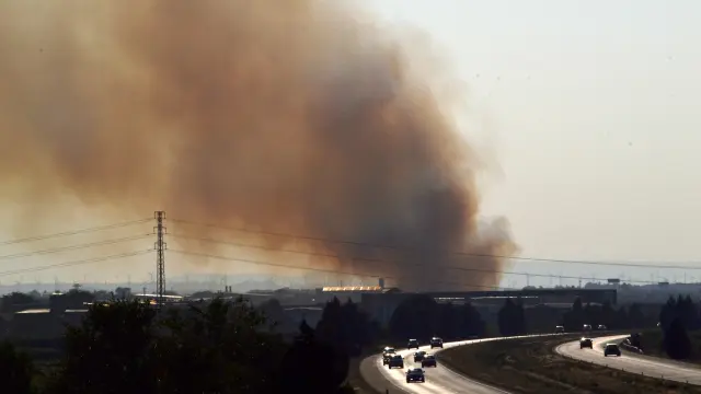 Incendio de unas pacas de paja en Sobradiel