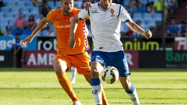 Víctor Laguardia y Borja Bastón durante un partido.