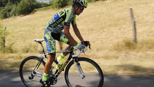El ciclista español Alberto Contador durante la decimotercera etapa