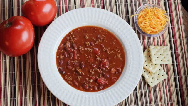 Ración del típico guiso texano 'chili con carne'.