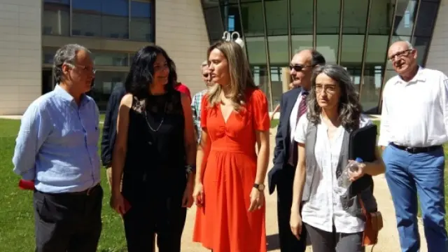 La consejera de Innovación, Investigación y Universidad, Pilar Alegría, en su visita al campus de Teruel.