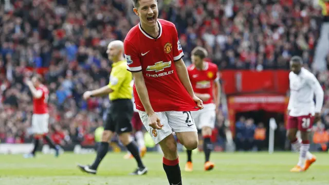 Ander Herrera celebra un gol con el Manchester United