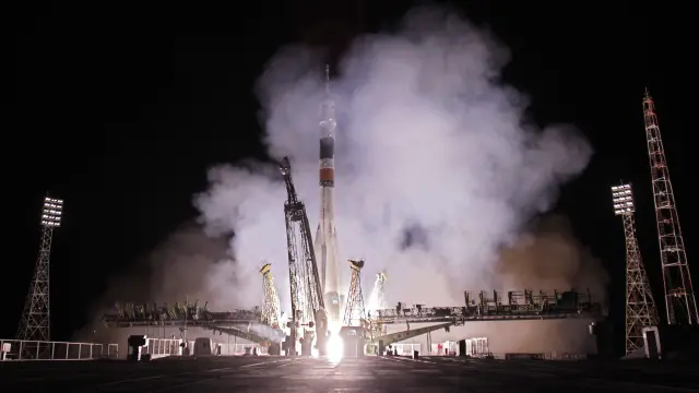 El cohete Soyuz TMA-17M durante el despegue.