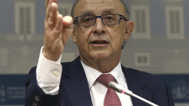 El ministro de Hacienda, Cristóbal Montoro, durante la rueda de prensa ofrecida tras el Consejo de Política Fiscal y Financiera.