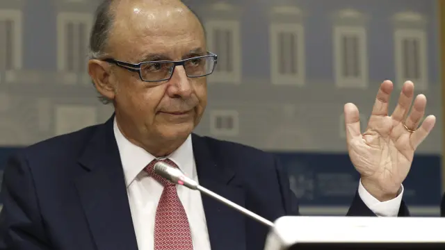 El ministro de Hacienda, Cristóbal Montoro, durante la rueda de prensa ofrecida tras el Consejo de Política Fiscal y Financiera.