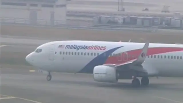 Hallan restos que podrían ser del vuelo de Malaysian Airlines desaparecido
