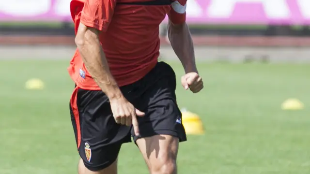 Adán Pérez, en un entrenamiento del Real Zaragoza