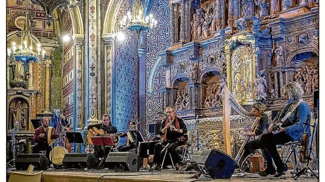 Actuación del grupo O'Carolan en la catedral de Teruel.