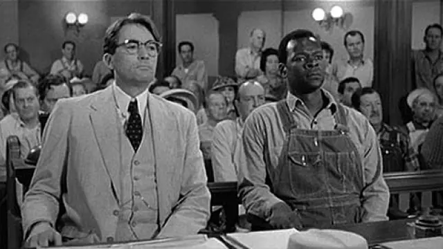 Fotograma de la película 'Matar a un ruiseño', protagonizada por Gregory Peck y Brock Peters.