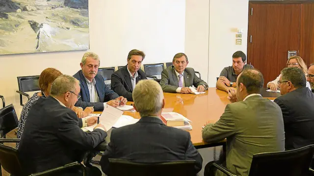 Una de las comisiones informativas constituidas la semana pasada en la Diputación.
