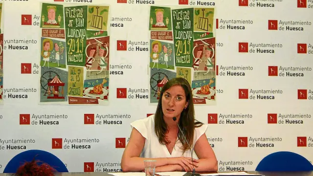 María Rodrigo (PSOE) presentó en solitario el programa de las fiestas de San Lorenzo 2015.