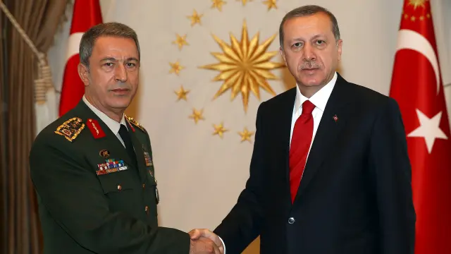 El primer ministro, Ahmet Davutoglu, devolvió a Erdogan el mandato ante el fracaso de las negociaciones con la oposición.