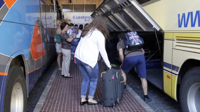 Una viajera en la estación de autobuses de Soria