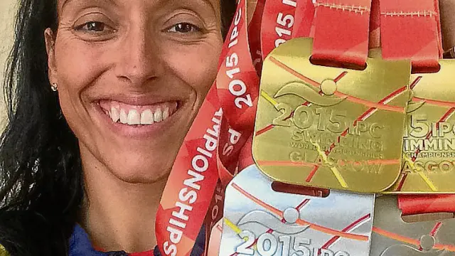 Teresa Perales, feliz con sus seis medallas.