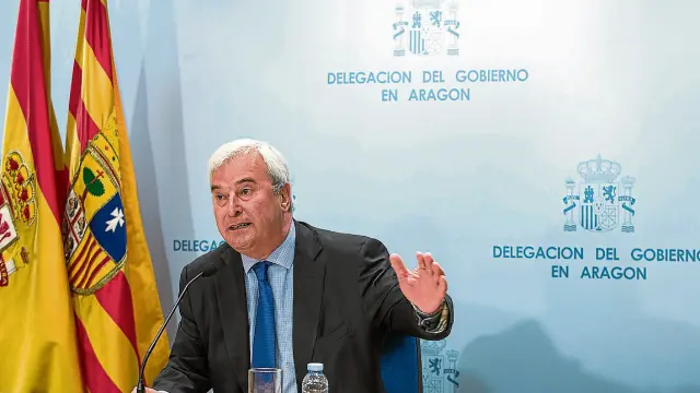 El delegado del Gobierno en Aragón, Gustavo Alcalde, ayer, durante la rueda de prensa.
