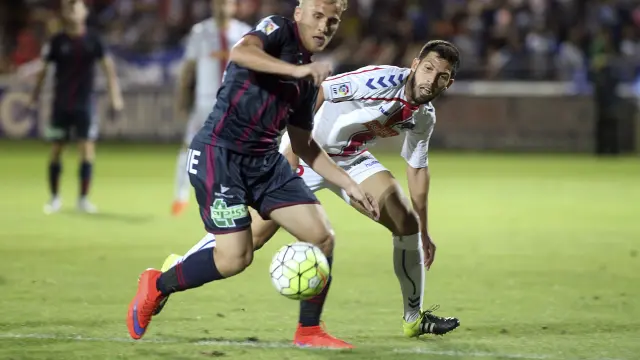 El Huesca no puede con el Alavés en su estreno en Segunda B